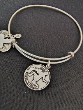 New Alex and Ani Aquarius Bracelet 814